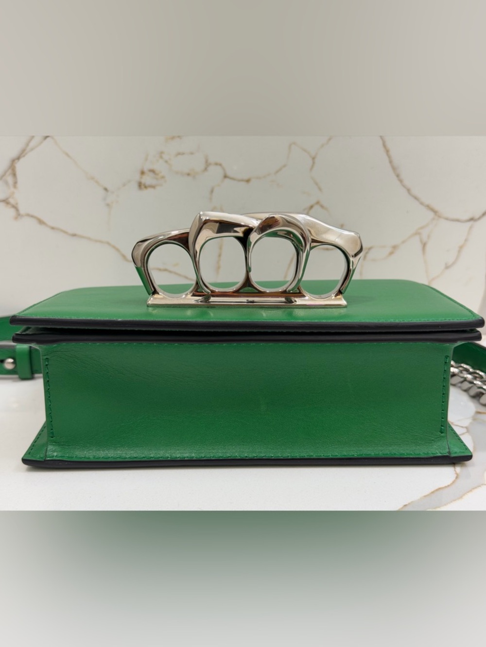 Alexander McQueen Green Leather Shoulder Bag with Silver Knuckle Handle - Picture 5 of 7